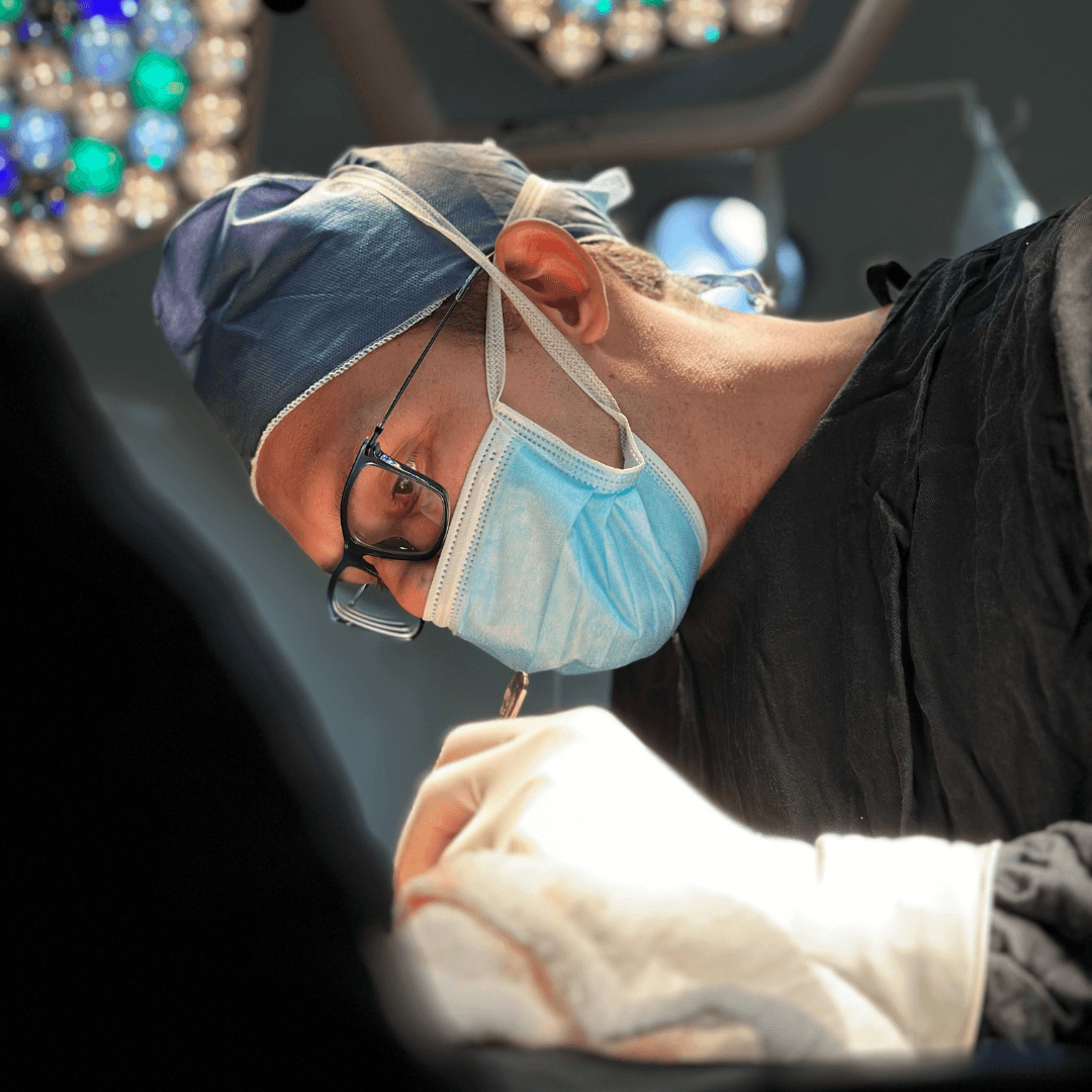 Dr Pedro Morales cirujano plastico especialista en retiro de biopolimeros